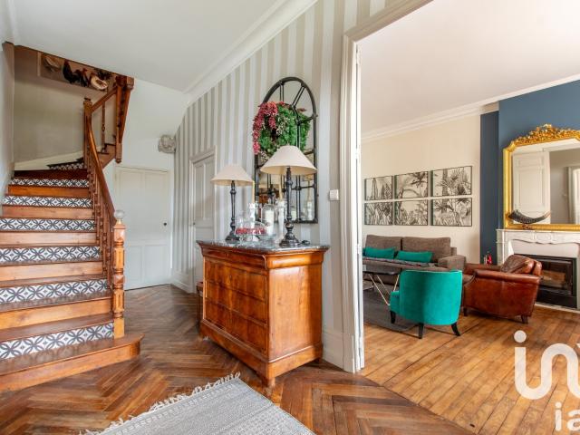 Maison 11 pièces 251 m²