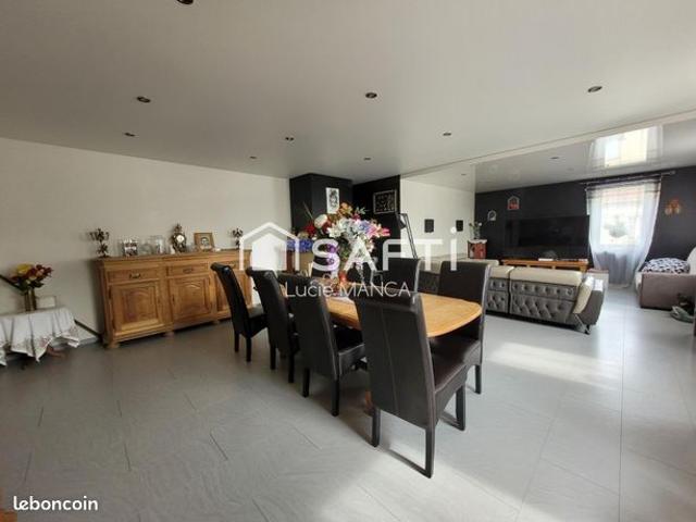 Maison 11 pièces 254 m²