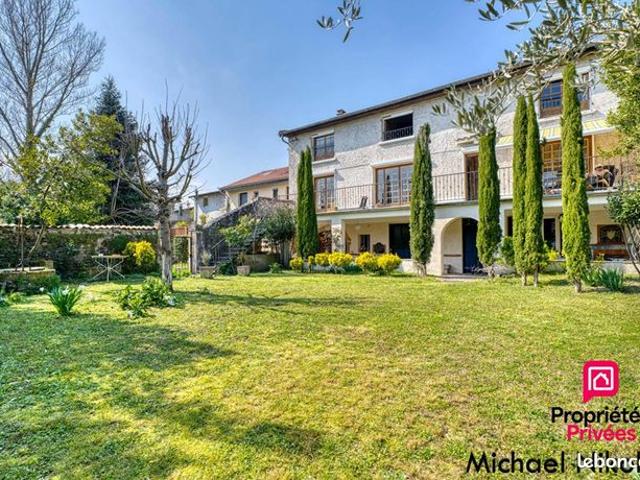 Maison 11 pièces 254 m²