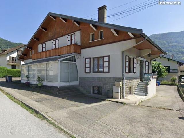 Maison 11 pièces 255 m²