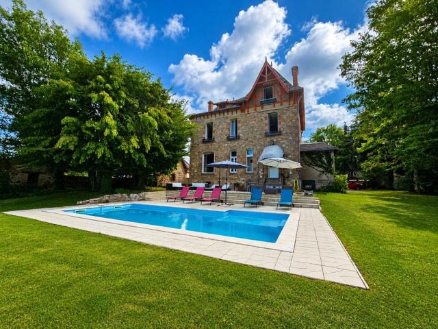 Maison 11 pièces 258 m²