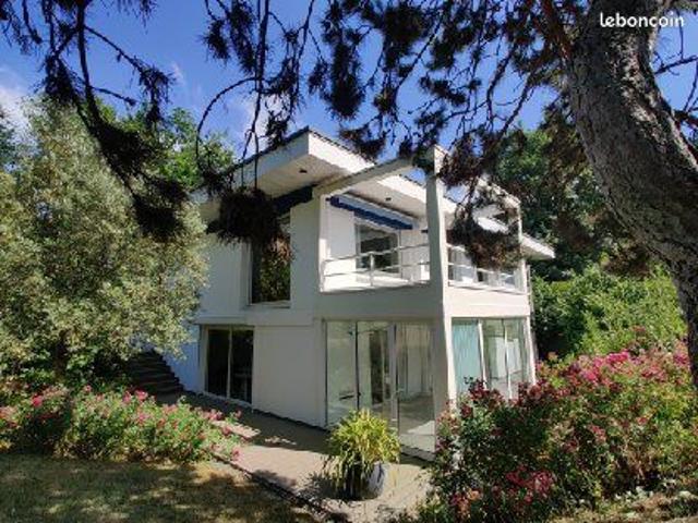 Maison 11 pièces 259 m²