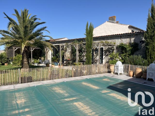 Maison 11 pièces 261 m²