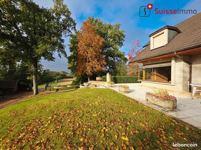Maison 11 pièces 261 m²
