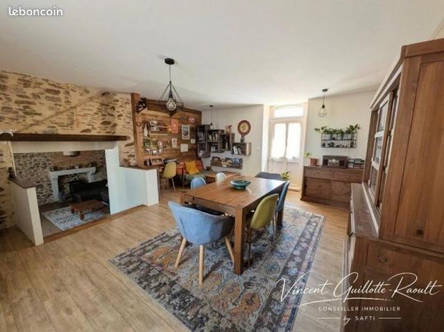 Maison 11 pièces 264 m²