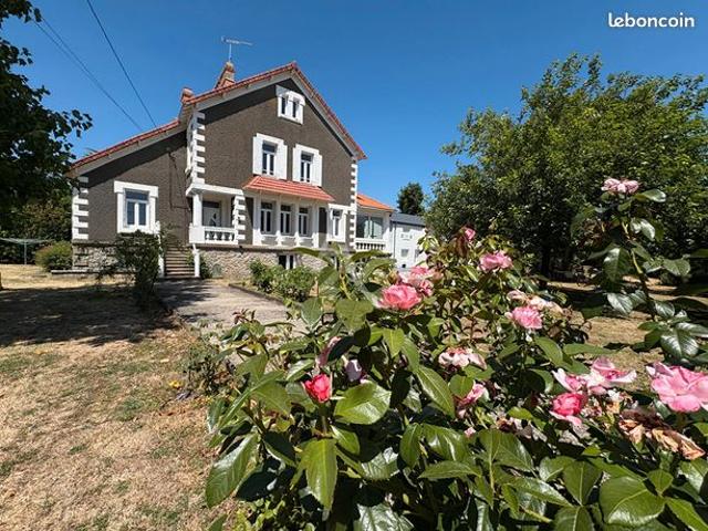 Maison 11 pièces 265 m²