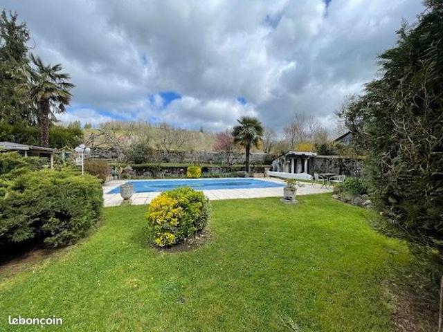Maison 11 pièces 265 m²