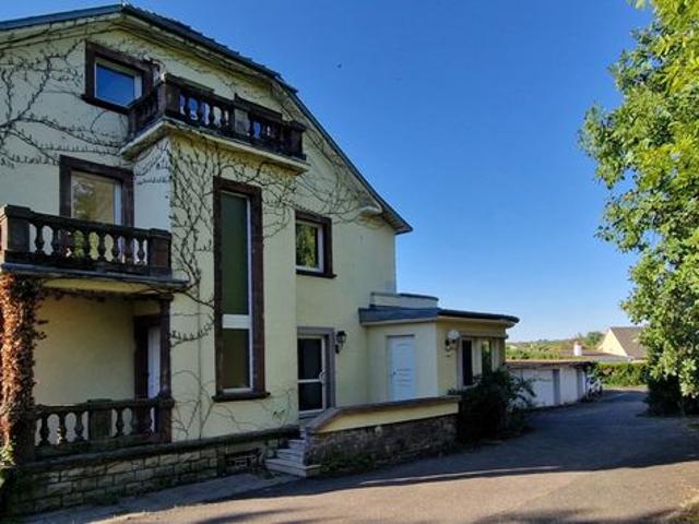 Maison 11 pièces 266 m²