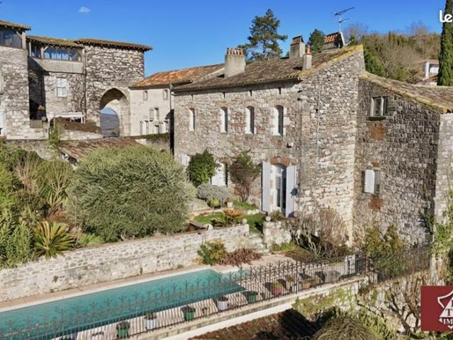 Maison 11 pièces 270 m²