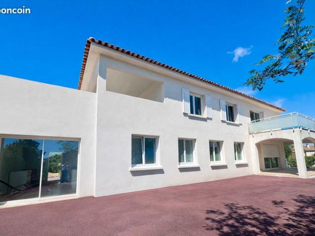 Maison 11 pièces 270 m²