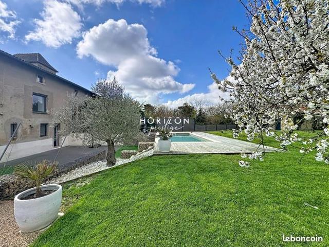 Maison 11 pièces 270 m²