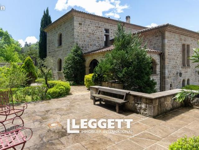 Maison 11 pièces 270 m²
