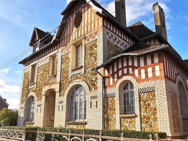 Maison 11 pièces 270 m²
