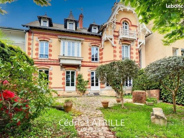 Maison 11 pièces 272 m²
