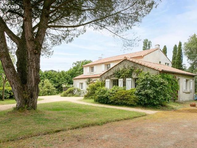 Maison 11 pièces 274 m²