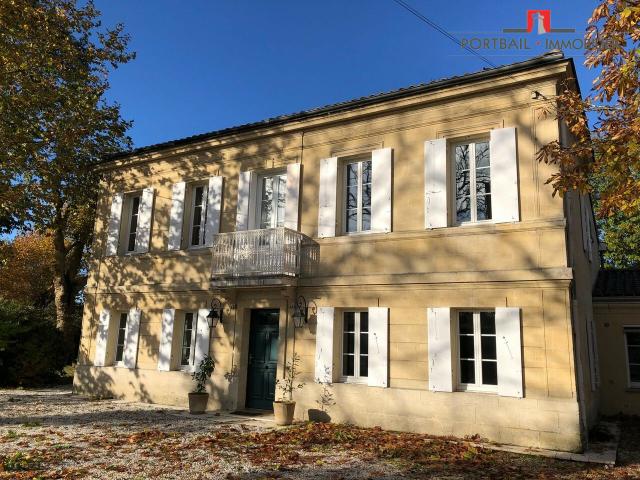 Maison 11 pièces 275 m²