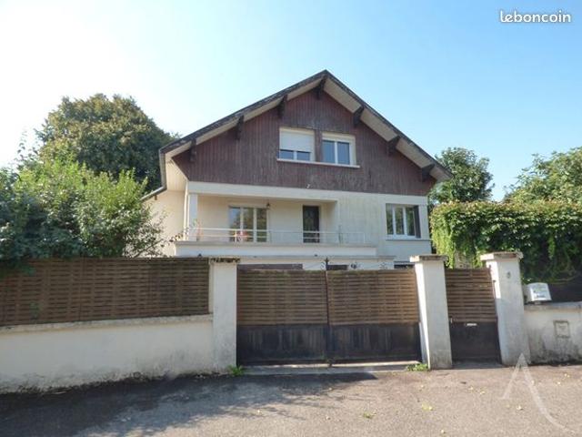 Maison 11 pièces 275 m²