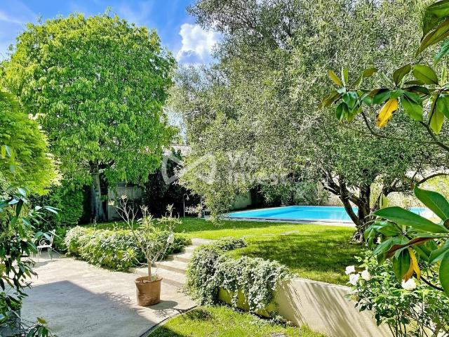 Maison 11 pièces 278 m²