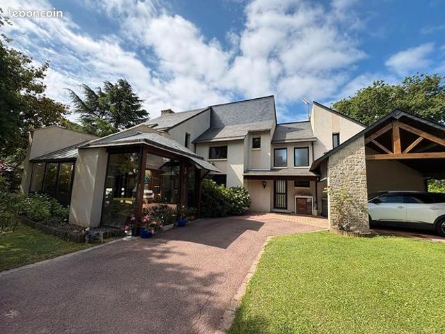 Maison 11 pièces 280 m²
