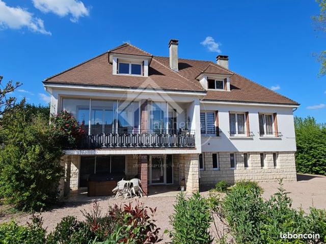 Maison 11 pièces 280 m²