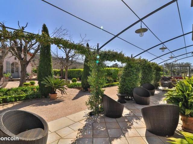 Maison 11 pièces 281 m²