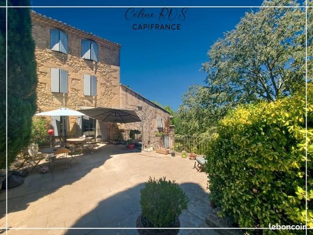 Maison 11 pièces 310 m²