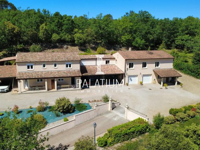 Maison 11 pièces 297 m²