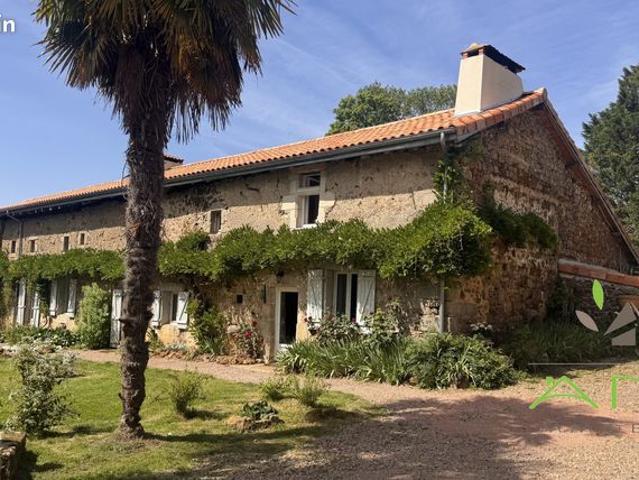 Maison 11 pièces 298 m²