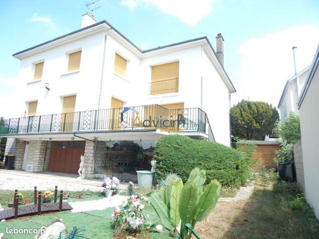 Maison 11 pièces 298 m²