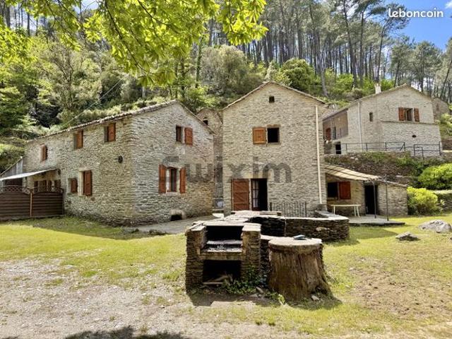 Maison 11 pièces 208 m²