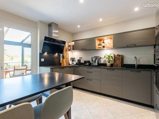 Maison 11 pièces 208 m²