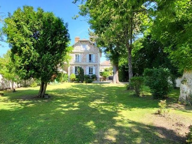 Maison 11 pièces 210 m²