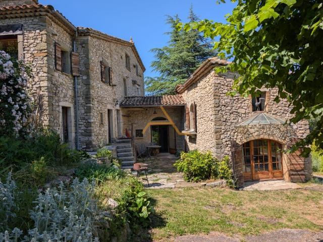 Maison 11 pièces 217 m²