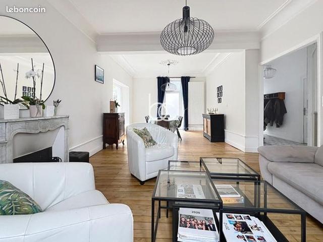 Maison 11 pièces 214 m²
