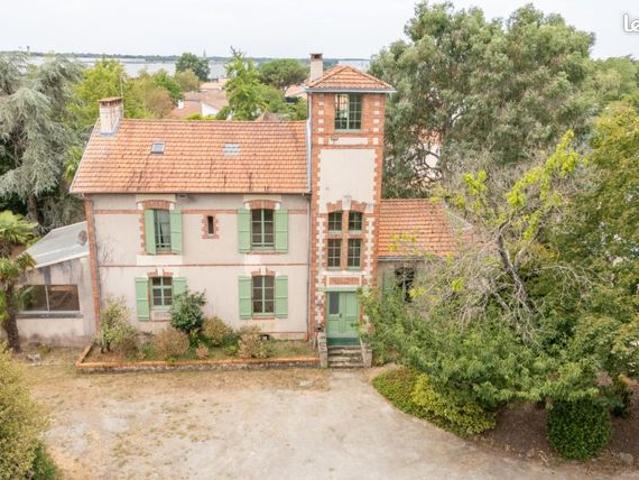 Maison 11 pièces 214 m²