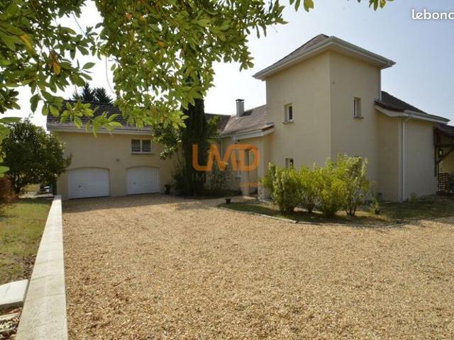 Maison 11 pièces 215 m²