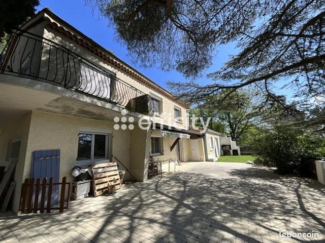 Maison 11 pièces 215 m²