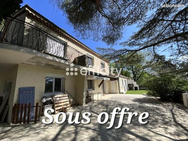 Maison 11 pièces 215 m²