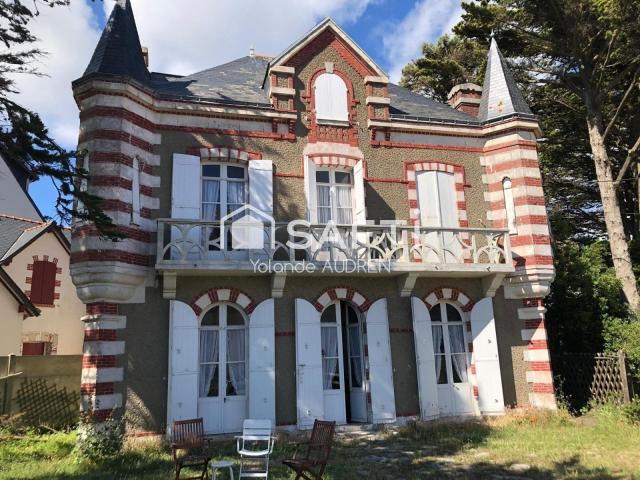 Maison 11 pièces 215 m²