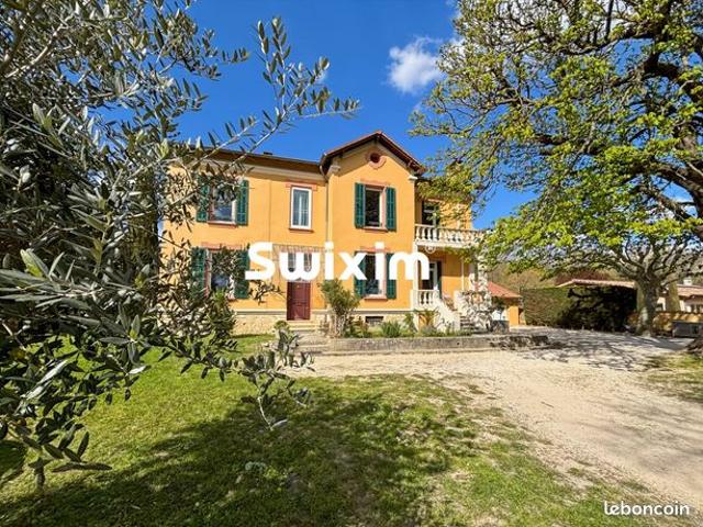 Maison 11 pièces 220 m²