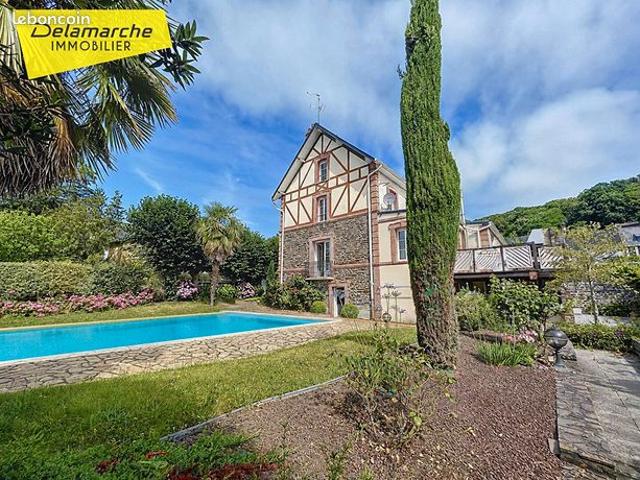 Maison 11 pièces 220 m²