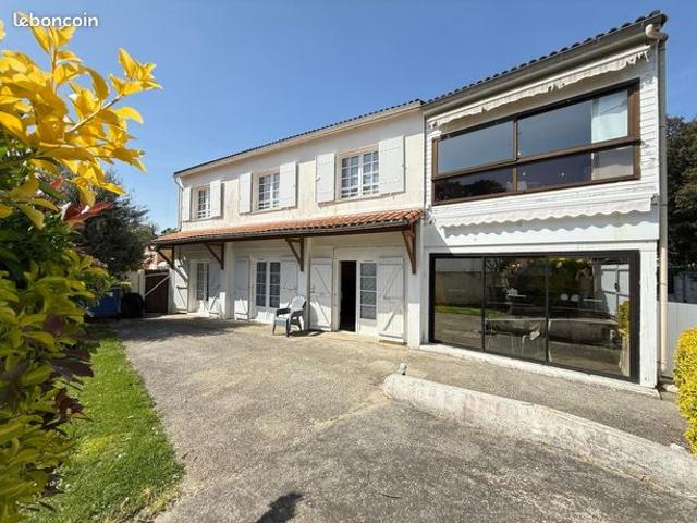 Maison 11 pièces 220 m²