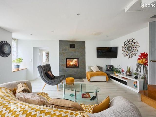 Maison 11 pièces 222 m²