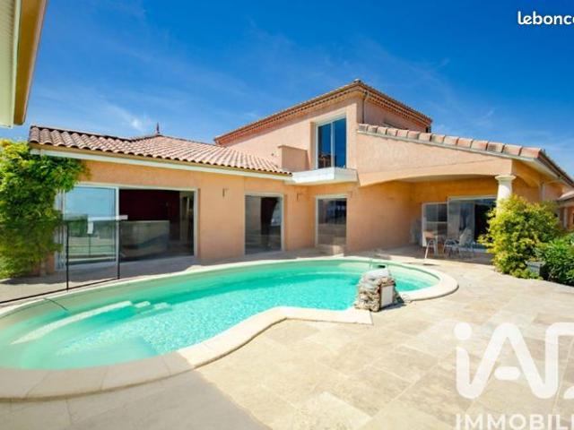 Maison 11 pièces 222 m²