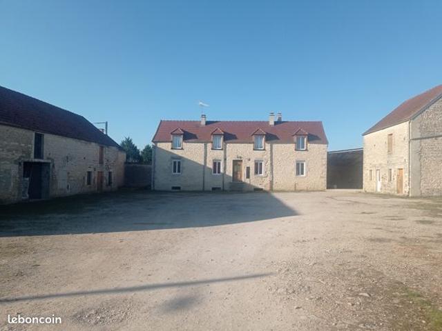 Maison 11 pièces 222 m²