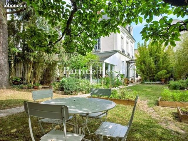 Maison 11 pièces 222 m²