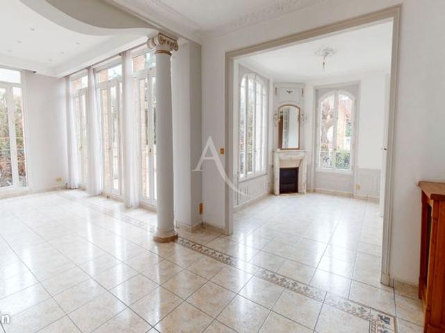 Maison 11 pièces 225 m²