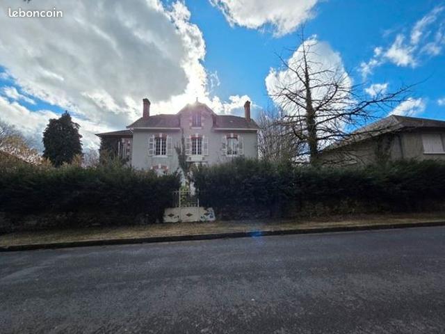 Maison 11 pièces 225 m²