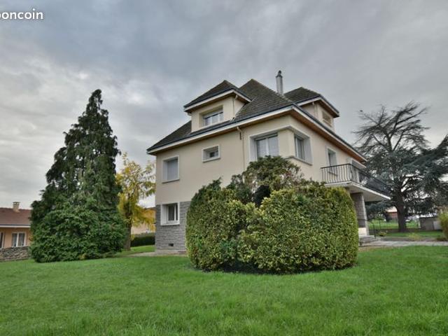 Maison 11 pièces 226 m²