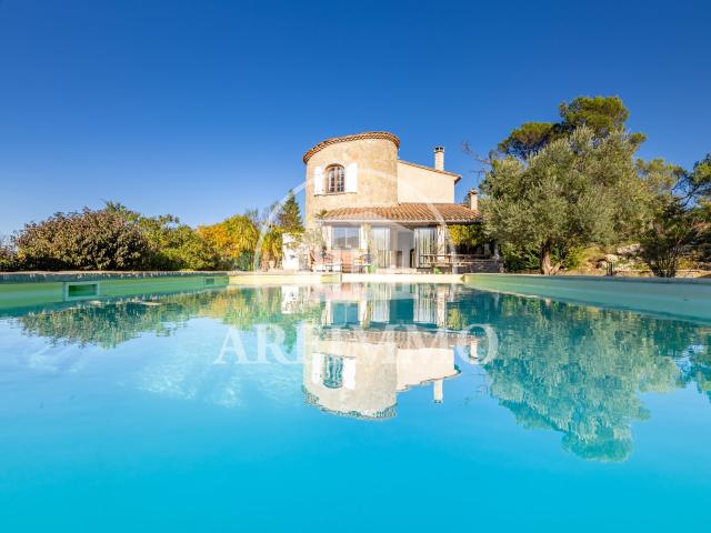 Maison 11 pièces 228 m²